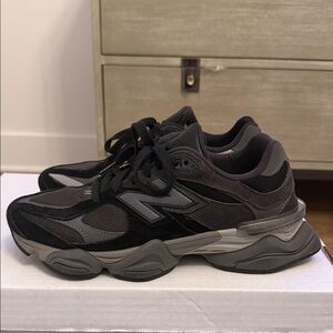 New Balance 9060 Black and Gray Athletic Shoes size 8.5 womens